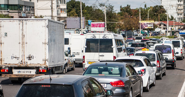 НИП призывает водителей избегать движения по улицам с пробками.