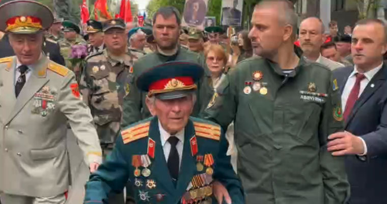 Члены и сторонники ПСРМ собрались на Марш Победы в центре столицы.