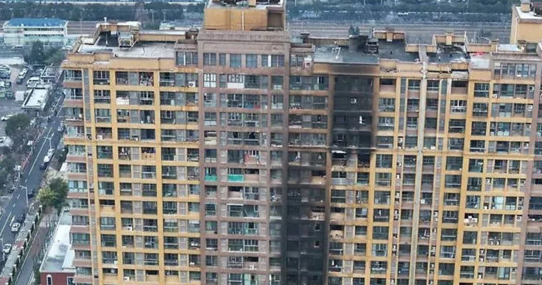 В Китае 15 человек погибли и более 40 пострадали при пожаре в жилом доме.