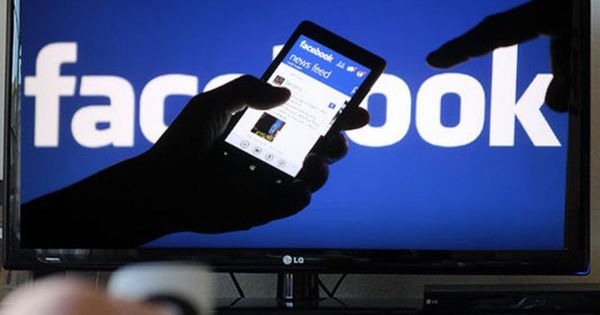 Facebook, investigat după scandalul Cambridge Analytica