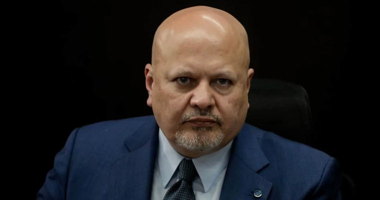 В России заочно приговорили прокурора МУС Хана к 15 годам лишения свободы.