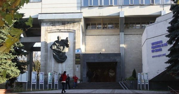 Из общего числа выпускников Педагогического университета лишь 160 решили работать по профессии. Фото: diez.md