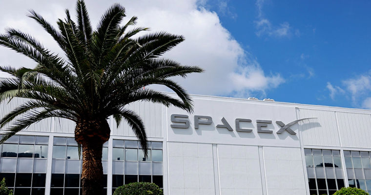 Капитализация SpaceX превысила $2 триллиона во время исторического дебюта на бирже.