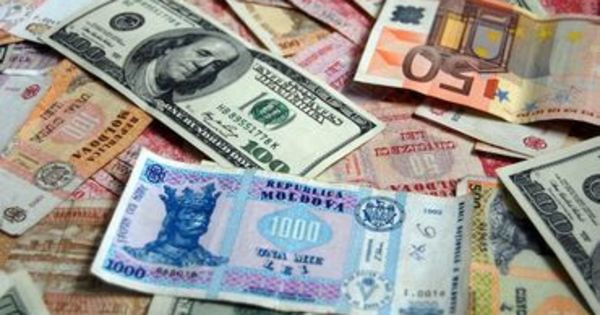 В сравнении с 7 месяцами 2017 г. объем сделок по покупке на рынке наличных валют вырос на 11,6%.