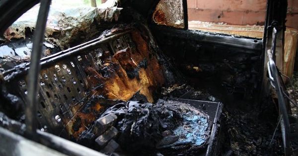 В Бельцах огонь полностью уничтожил автомобиль.