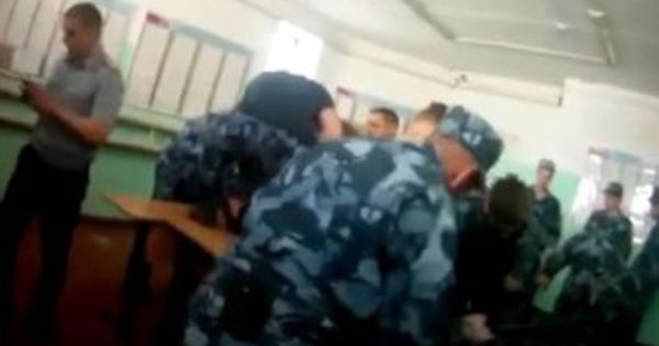 Потерпевший по делу о пытках в ярославской колонии объявил голодовку.