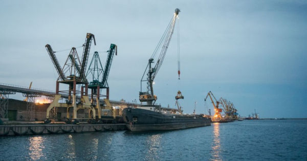 В портах Одесской области начали формировать караваны с зерном.