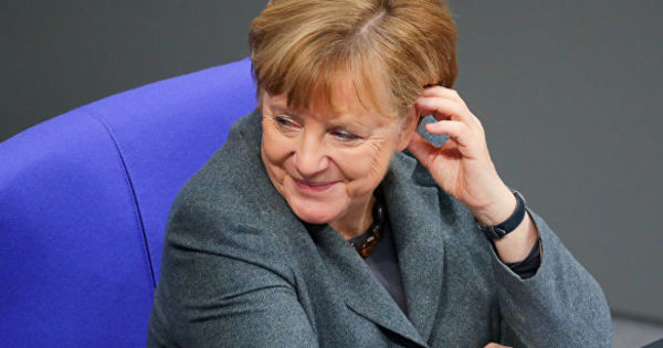 Меркель отменила визит в Израиль после принятия закона о поселениях.