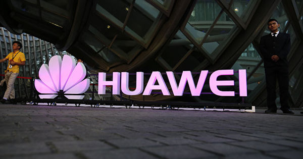 Трамп запретил правительству пользоваться любой техникой Huawei и ZTE. Фото: AP Photo