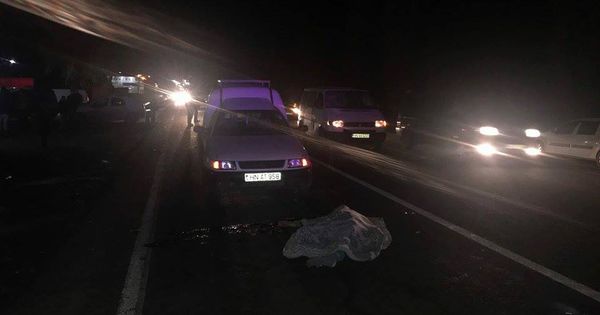 Un bărbat de 56 de ani a decedat după ce a fost lovit de o maşină. 