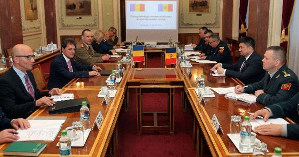 В Бухаресте открылось заседание молодо-румынской комиссии по обороне.