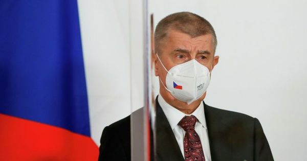 В Чехии предлагают расследовать связь премьер-министра с офшорами.