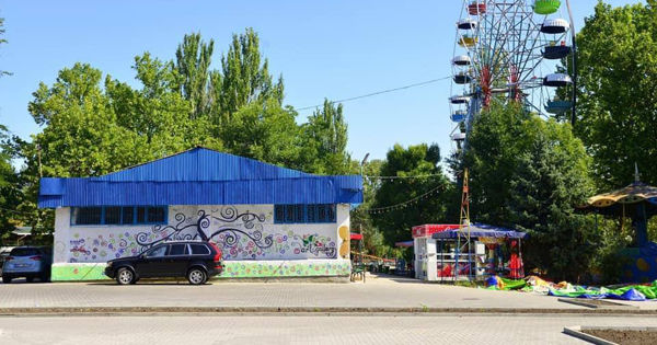 На Ботанике обустраивают парковочные места.