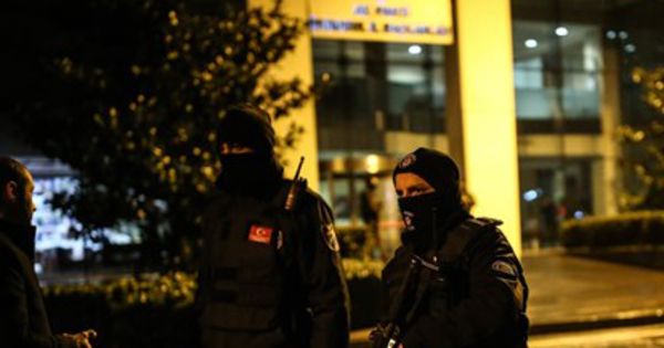 В Стамбуле обстреляли из гранатомета офис правящей партии Турции.
