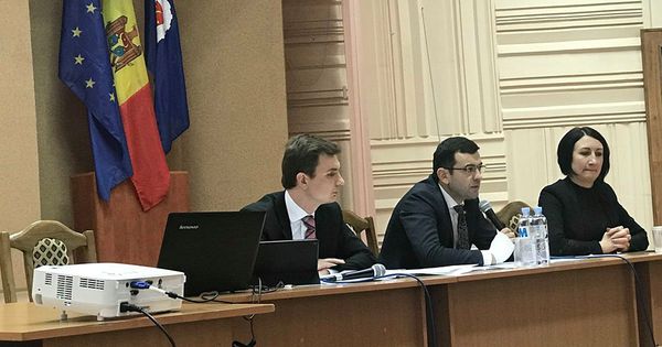 Gaburici s-a întâlnit cu locuitorii și conducerea raionului Ialoveni. Foto: mec.gov.md