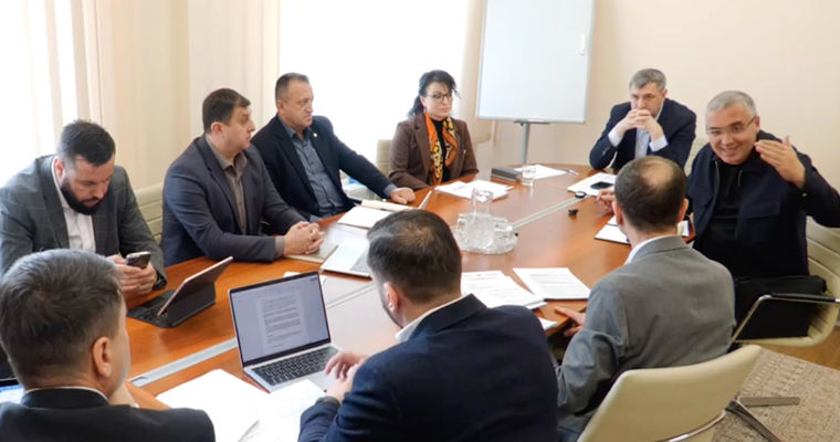 В парламенте Молдовы предложили отключать микрофоны за выступления не на румынском языке.