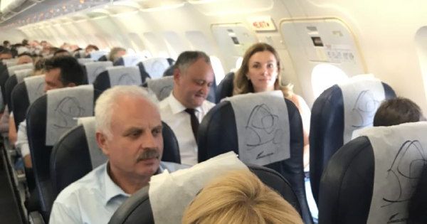 После переговоров с Путиным Додон вернулся эконом-классом в Молдову.