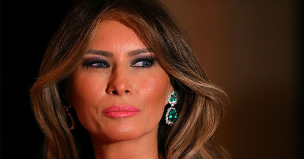 Меланья Трамп отправилась сажать дерево в шпильках и юбке за $4 тысячи.