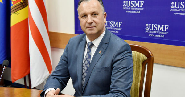 Профессор Эмиль Чебан.