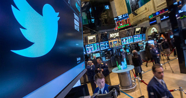 Акции Twitter упали на 20%.