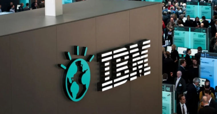 IBM получит миллиард долларов от США на строительство фабрики квантовых чипов.