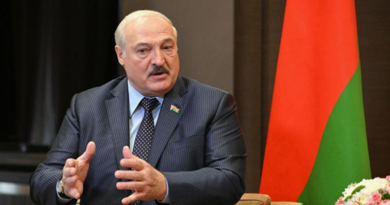 Лукашенко заявил о готовности применить ядерное оружие при нападении.