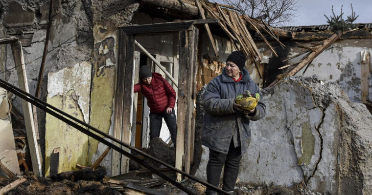 Российские войска вновь обстреливали жилые кварталы в Украине.