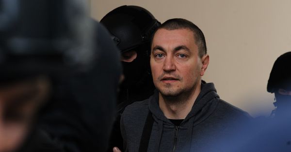 Veaceslav Platon se simte ameninţat şi cere înlăturarea mascaţilor.