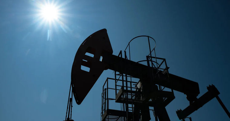 Politico: ЕС отказался от полного запрета нефти из России в 21-м пакете санкций.