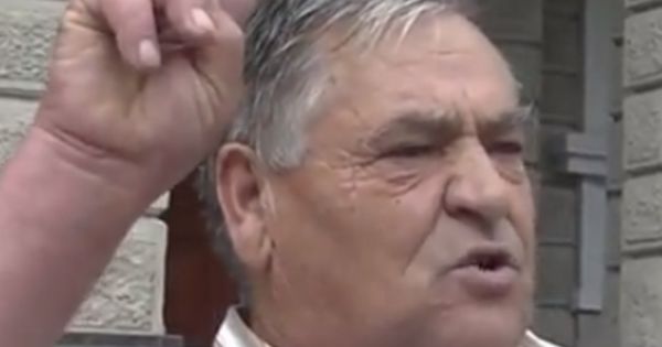 Житель Страшен устроил протест из-за "беззакония аптек". 