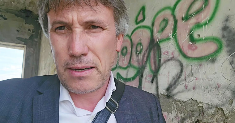 Штефэницэ: Агент, купивший заброшенное здание, столкнулся с бюрократией.