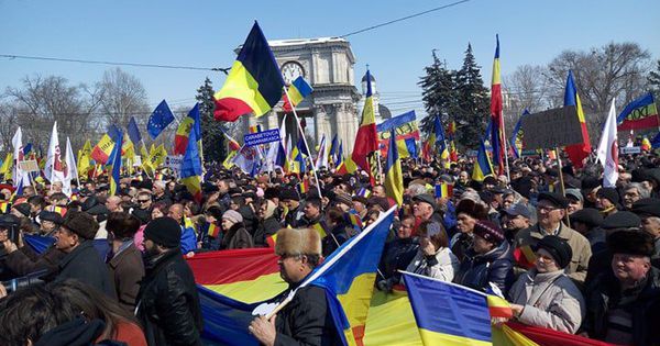 Marea Adunarea Centenară. Un bărbat a venit cu drapelul SUA