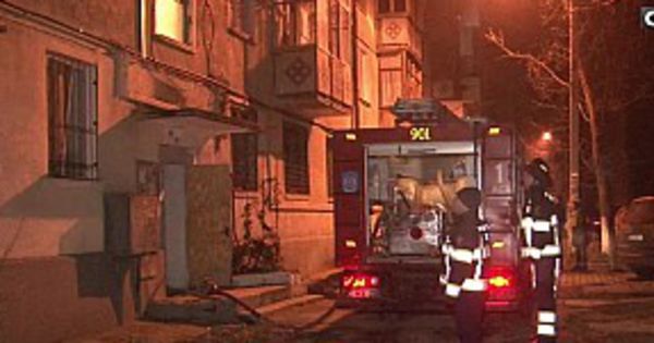 A vrut să se încălzească și a aprins focul în apartament