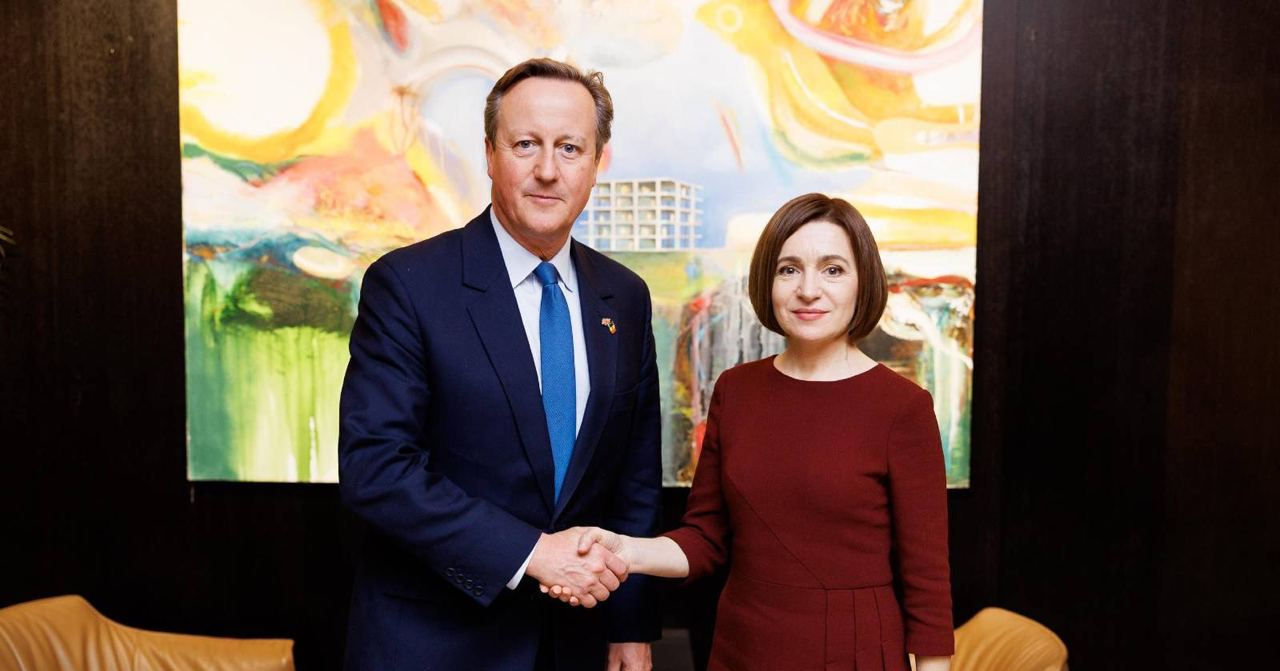 Глава МИД Великобритании Кэмерон посетил Кишинев и встретился с Санду.