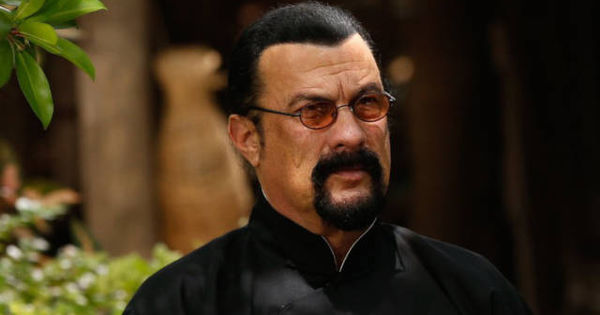Celebrul actor Steven Seagal promovează o monedă virtuală.