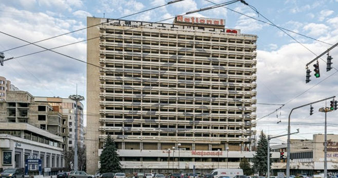 Мужчина пытался прыгнуть с крыши бывшей гостиницы "Националь".