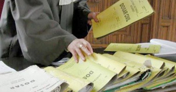 Судья, подозреваемый в коррупции, отправится на скамью подсудимых.