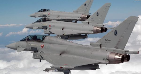 Два британских истребителя Eurofighter Typhoon перехватили над Черным морем российские Ан-26 и Бе-12.