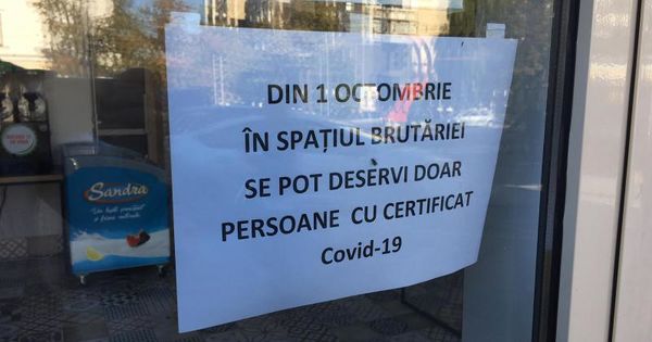 Коронавирус: Без COVID-сертификата кафе не дают еду навынос.