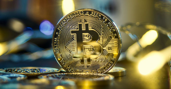 Стоимость биткоина в очередной раз побила рекорд, превысив $66,1 тысячи.