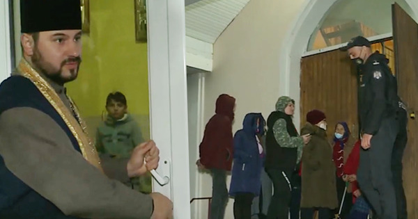 Скандал в церкви в коммуне Рэзень: прихожанам не нравится новый священник.