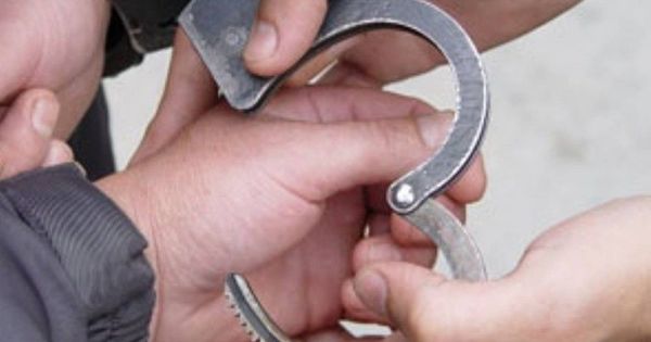 Полицейскому из Оргеева грозит до 12 лет тюрьмы за изнасилование несовершеннолетней.