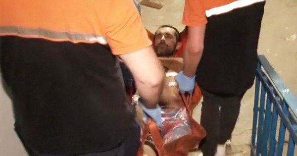Прибывшие на место врачи увидели, что рана глубокая, и приняли решение вызвать команду реаниматологов. 