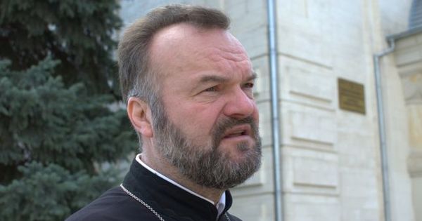Sărbătorim păgânește: În cimitir nu se intră cu mâncare şi băutură