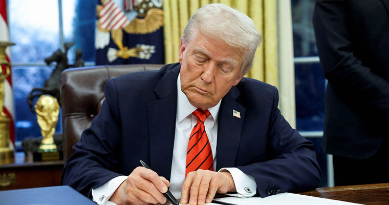 Белый дом отложил подписание указа Трампа о проверке ИИ перед выпуском.