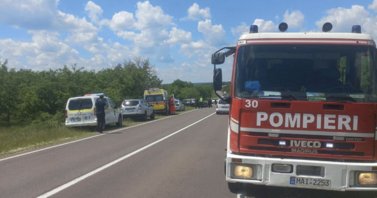 Accident grav la Ialoveni: O adolescentă de 15 ani, blocată între fiarele unui automobil.