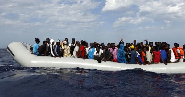 Tragedie: Cel puţin 14 migranţi s-au înecat în Marea Egee