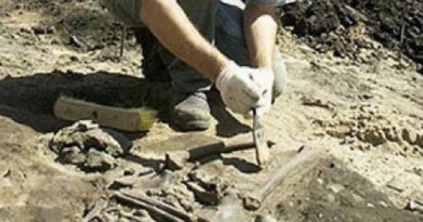 Жители Костешт наткнулись на древние захоронения.