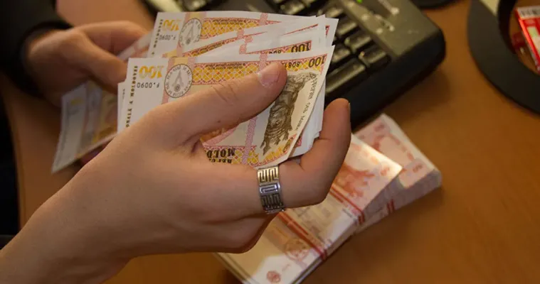 Moldovenii ar putea plăti impozite de două ori mai mari pe dobânzile bancare