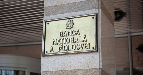 Cu cât a coborât rata dobânzii la creditele bancare în lei
